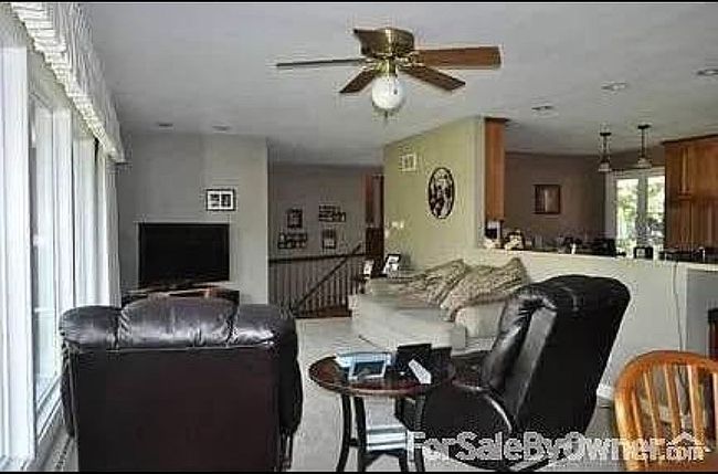 Photo of 111 Ivy Ln, Knoxville, IL