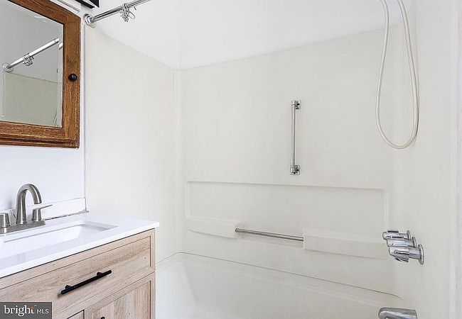 Image of 539 Fernon St