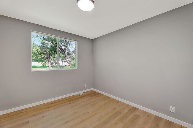 Photo of 992 N Country Acres Ave, Wichita, KS