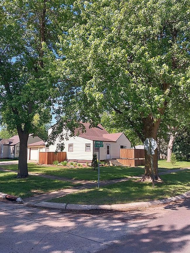 408 Avenue D E, Lake Park, IA