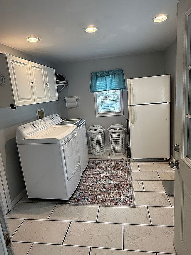 Image of 330 E 7th St