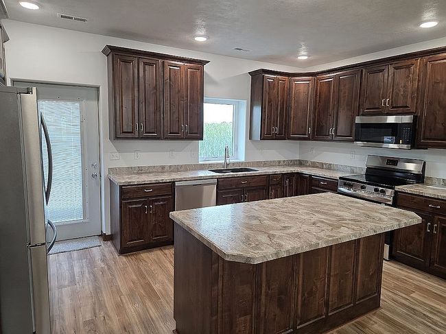 Photo of 963 Thomas Dr, Centerville, SD