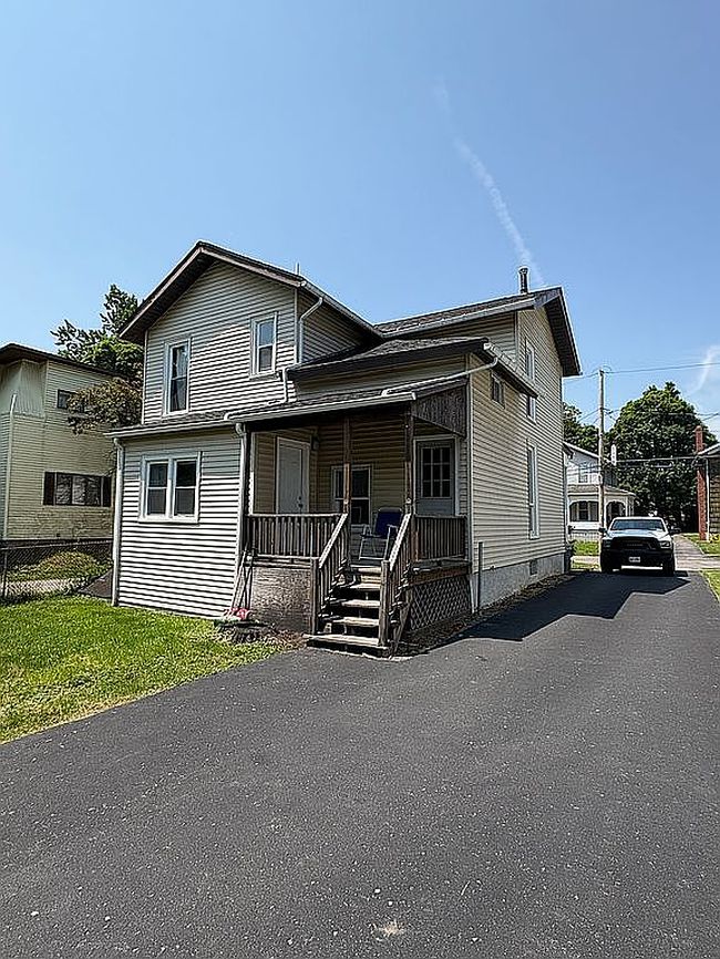 Photo of 42 Webb St, Lockport, NY