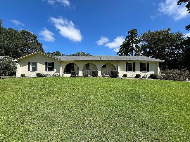 Photo of 423 Edgewood Cir, Whiteville, NC