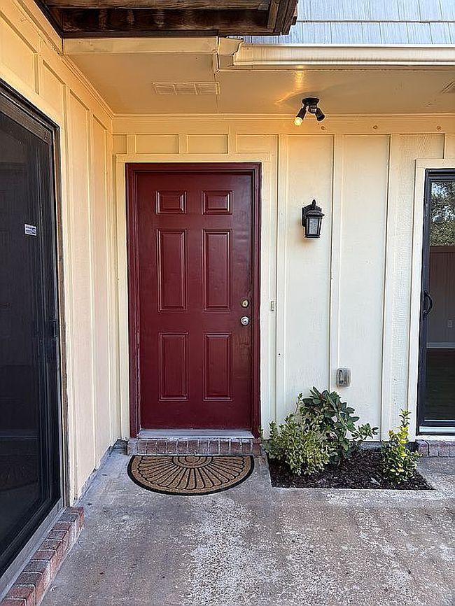 Additional photo 2 of property located at 516 Marsh Duck Way