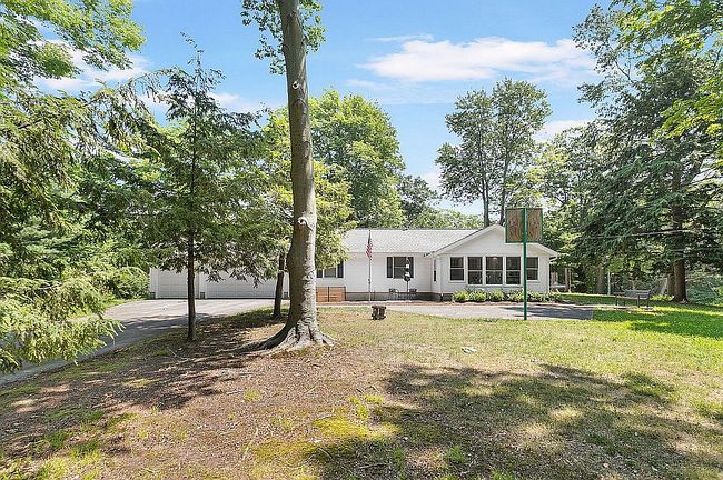 Photo of 4811 Lakeshore Dr, Holland, MI