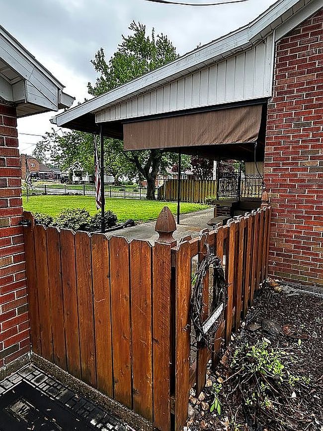 Image of 210 S Lincoln St