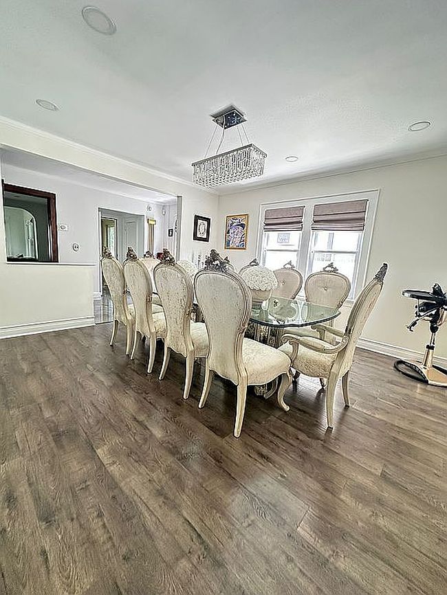 Photo of 409 Buckingham Rd, Cedarhurst, NY