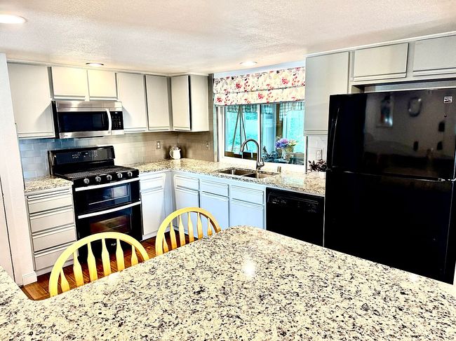 Image of 5460 Pineridge Dr Ne