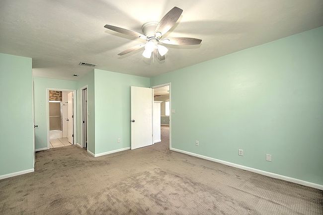 Preview of property located at 13655 Mcgregor Village Dr Apt 15
