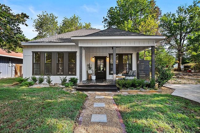 Preview of property located at 300 W High St