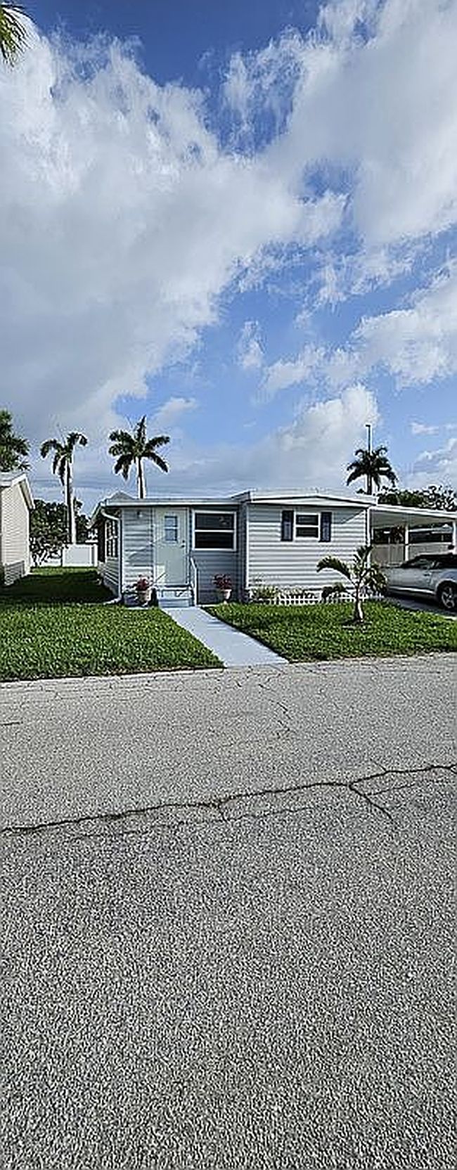Image of 102 Holland St