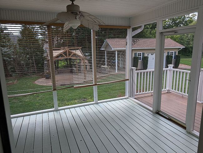 Photo of 1502 Farmington Hills Dr, Conover, NC