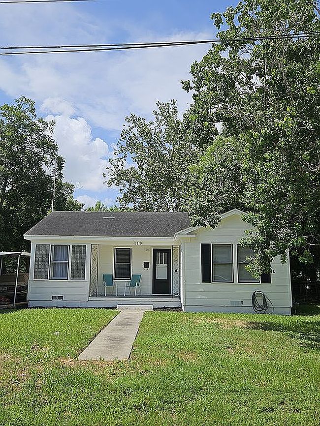 Photo of 1310 Virginia Ave, Victoria, TX