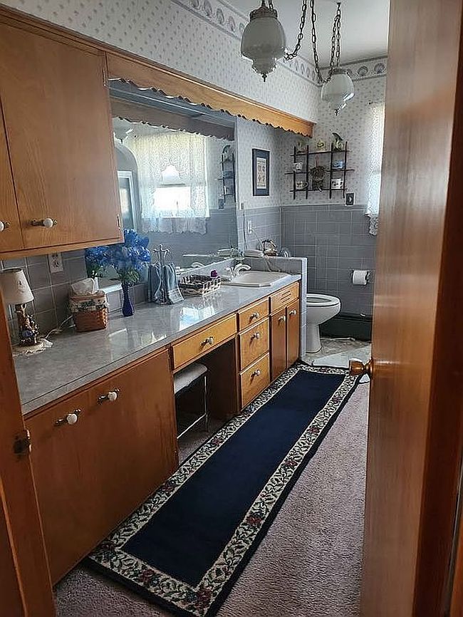 Image of 209 E Christiana St