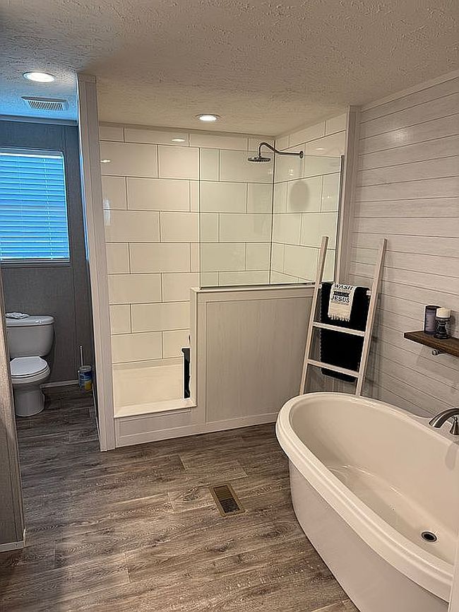 Additional photo 2 of property located at 125 Evelyn Jean Dr