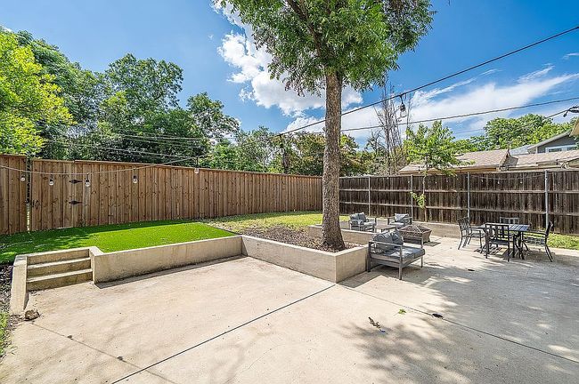 Photo of 911 Turner Ave, Dallas, TX