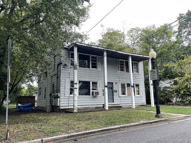 Photo of 210 S Springer St, Carbondale, IL