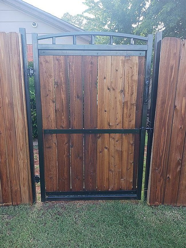 Additional photo 1 of property located at 2401 Oak Forest Dr