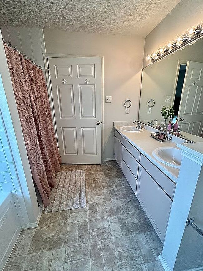 Image of 5225 Oak Grove Blvd