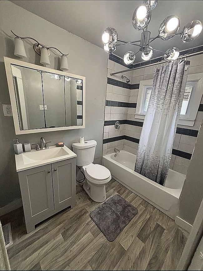 Photo of 2253 E 74th St, Cleveland, OH