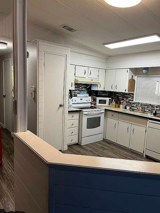 Photo of 920 Strongbox Ln, North Fort Myers, FL