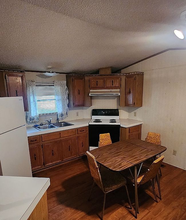 Photo of 1415 B St S #8, Albia, IA