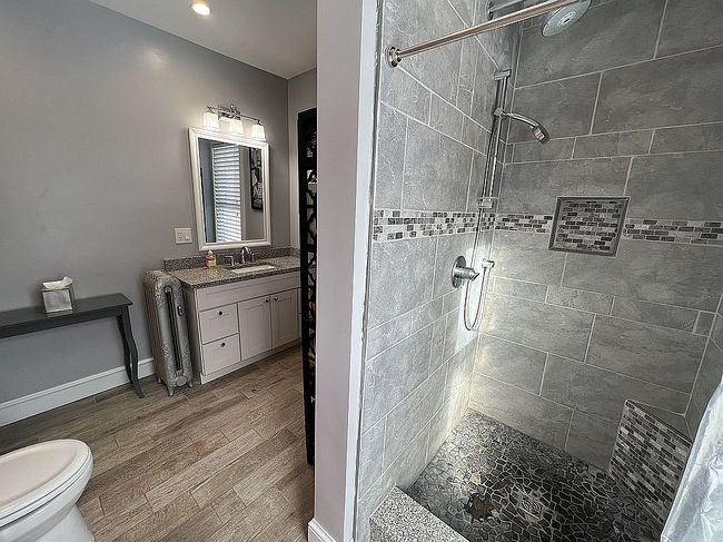 Image of 325 Woodford St