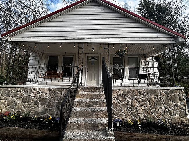 Photo of 8955 Gatewood Rd, Fayetteville, WV