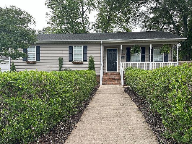 Image of 104 N Calhoun St