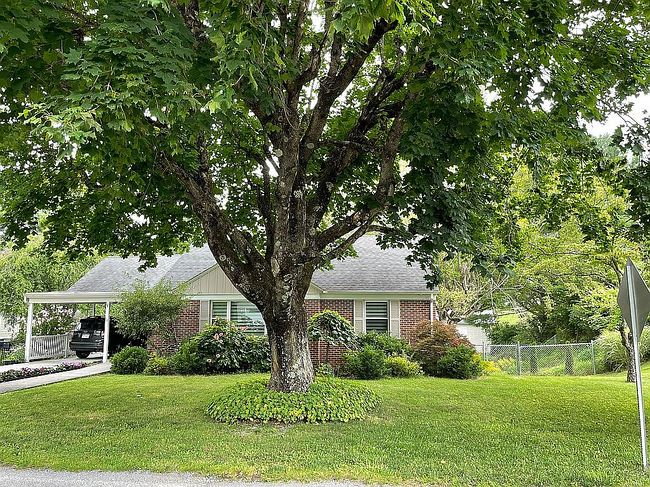 Photo of 243 Court St S, Lewisburg, WV