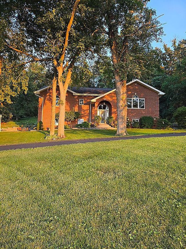 Photo of 10202 Military Rd