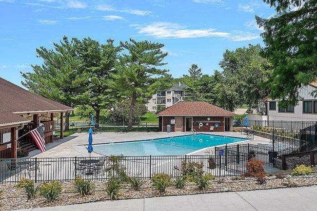 Photo of 1 Redwood Ln, Springfield, IL