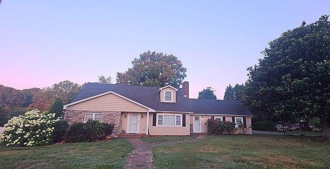 Photo of 10 Woods Dr, Granite Falls, NC