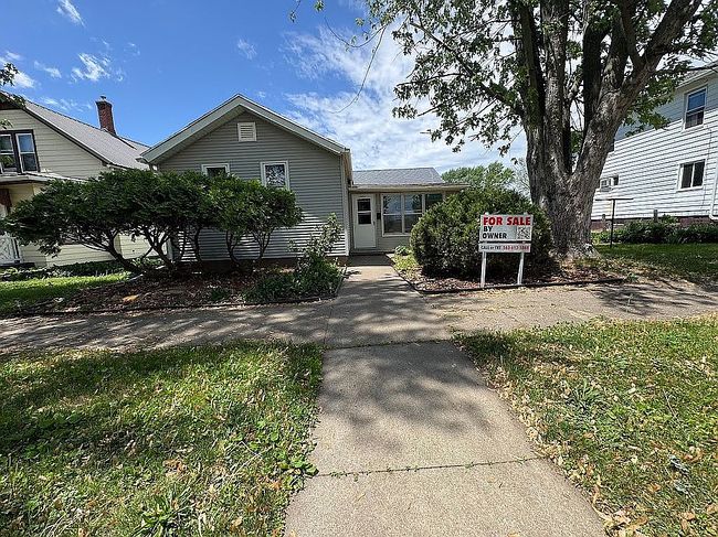 Photo of 2002 Garfield St, Clinton, IA