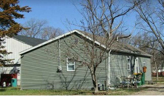 Photo of 305 E Linn St, Quasqueton, IA