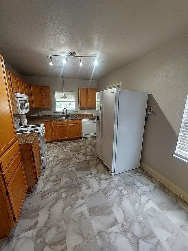 Image of 2285 Long St