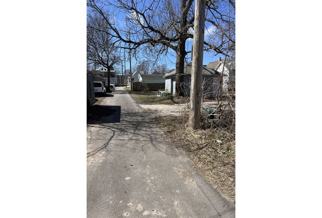 Image of 252 E 13th St