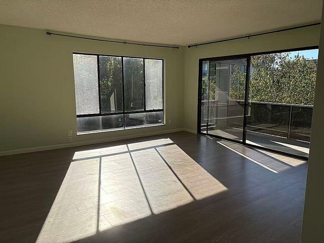Photo of 4 Commodore Dr Unit 325