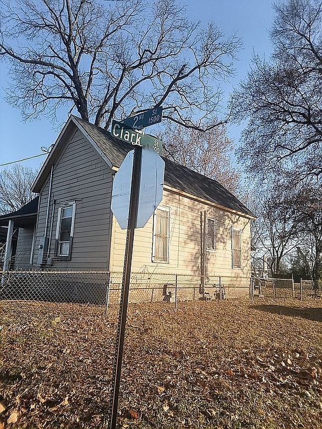 Image of 1500 E 2nd St