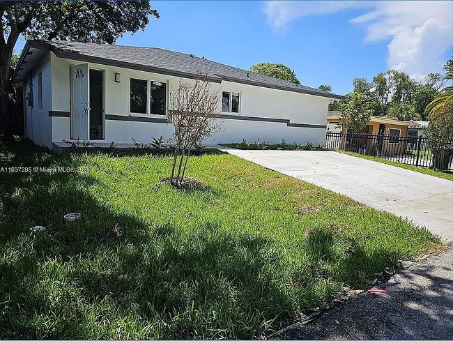 Photo of 830 Nw 19th Ter