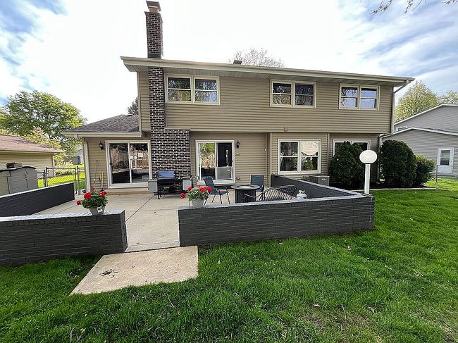 Image of 6S184 Lakewood Dr
