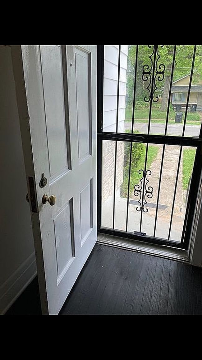 Image of 1400 Earl Ave