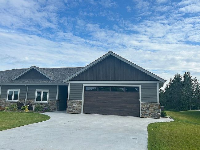 Photo of 834 Lake Forest Cir, Detroit Lakes, MN