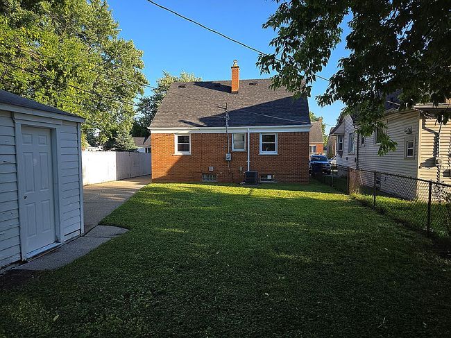 Photo of 8219 Maxwell Ave, Warren, MI