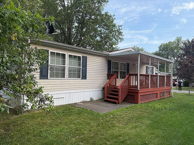 Photo of 26 Van Ess Dr, Olmsted Twp, OH