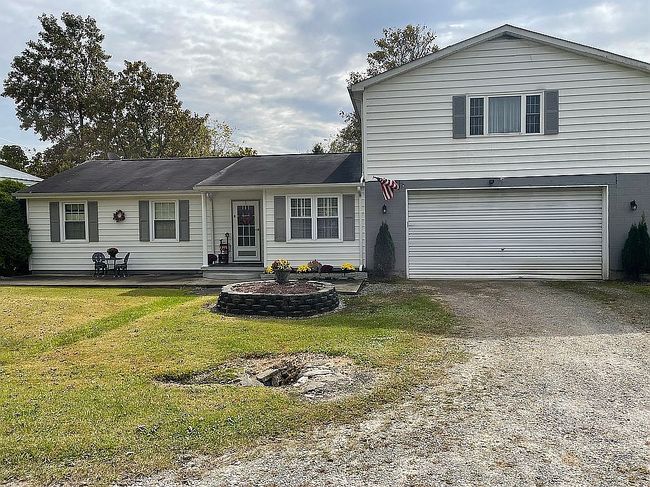 Photo of 35 Birds Ln, Fayetteville, WV