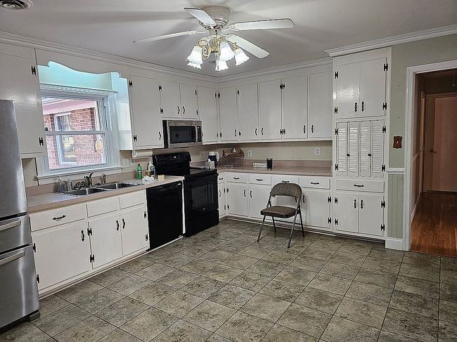 Image of 5451 Claridge Dr
