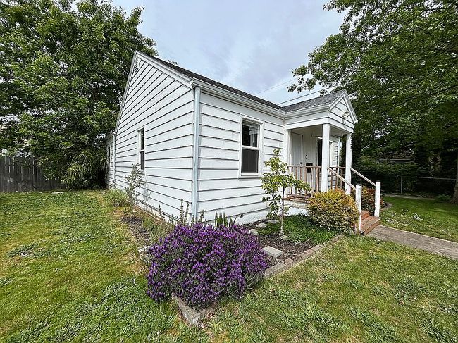 Photo of 835 Academy St Ne, Salem, OR