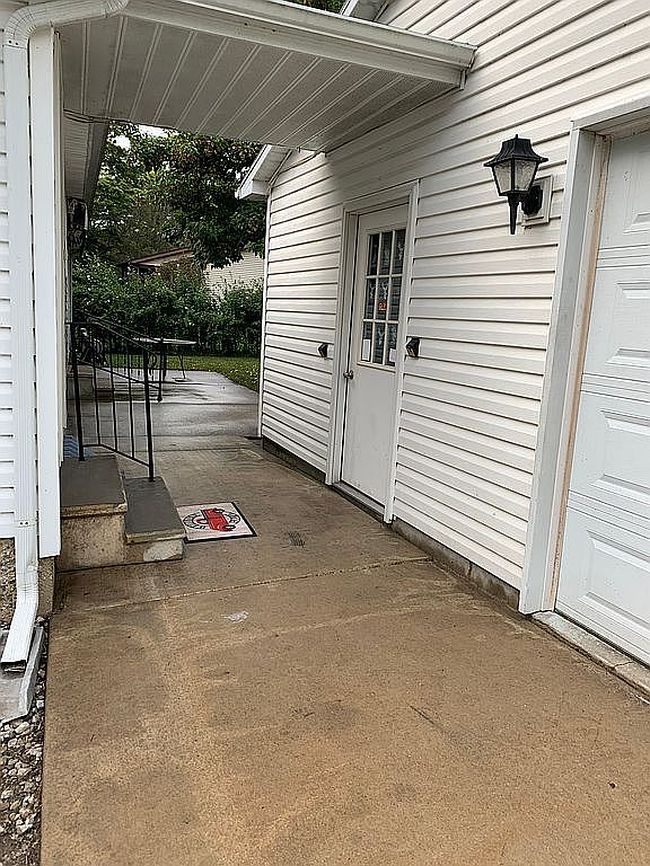 Additional photo 3 of property located at 22987 Lake Shore Dr